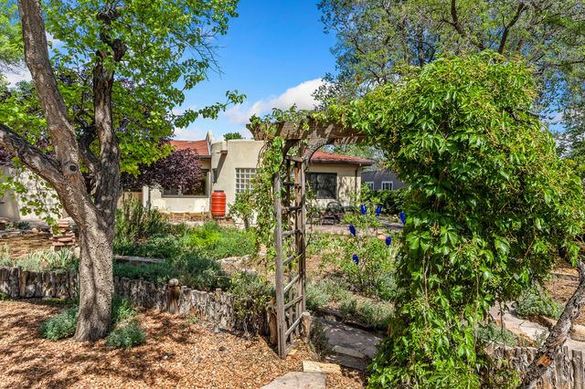 144 Cedar Street, Santa Fe, NM 87501