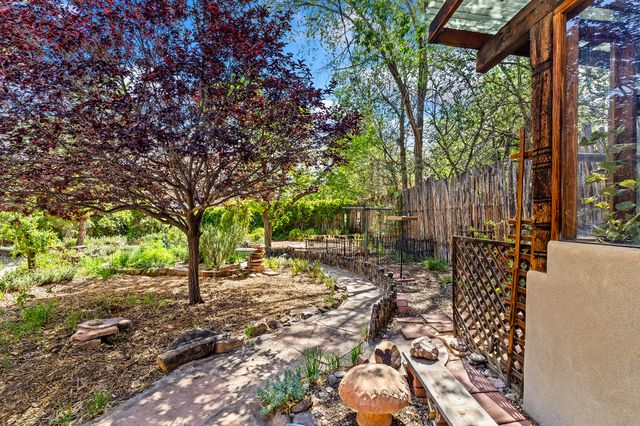 144 Cedar Street, Santa Fe, NM 87501