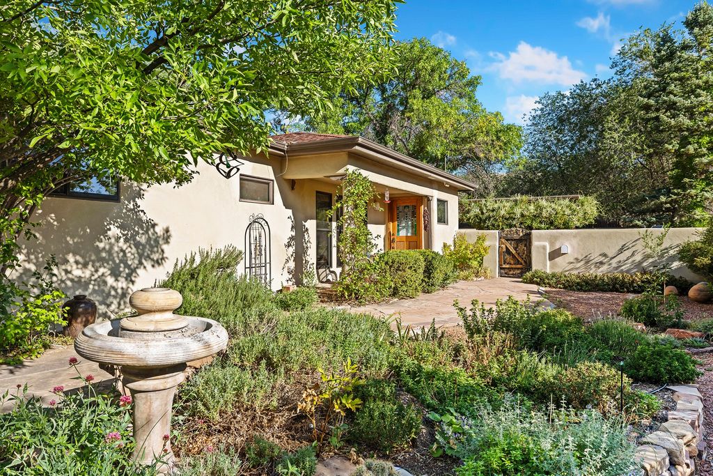 144 Cedar Street, Santa Fe, NM 87501