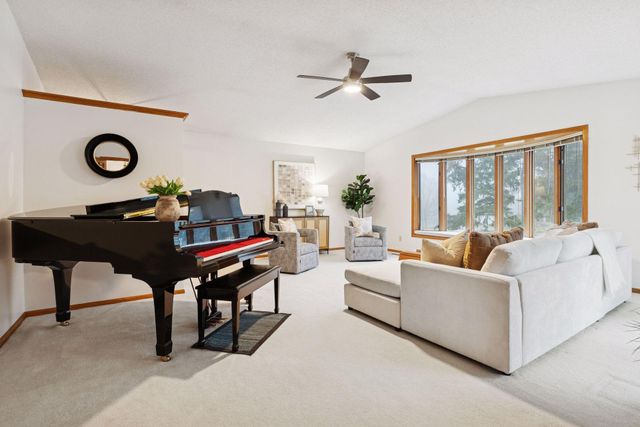 3228 Victoria Street N, Shoreview, MN 55126