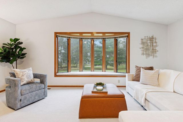 3228 Victoria Street N, Shoreview, MN 55126