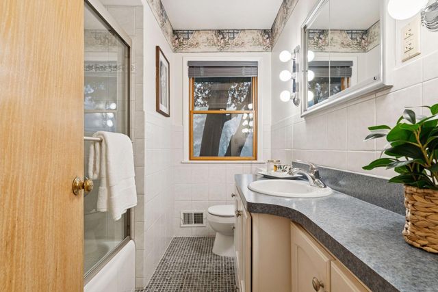 3228 Victoria Street N, Shoreview, MN 55126