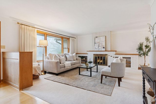 3228 Victoria Street N, Shoreview, MN 55126