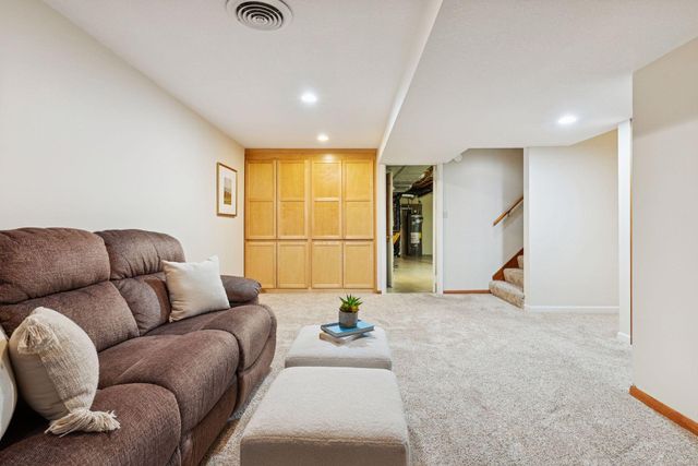 3228 Victoria Street N, Shoreview, MN 55126