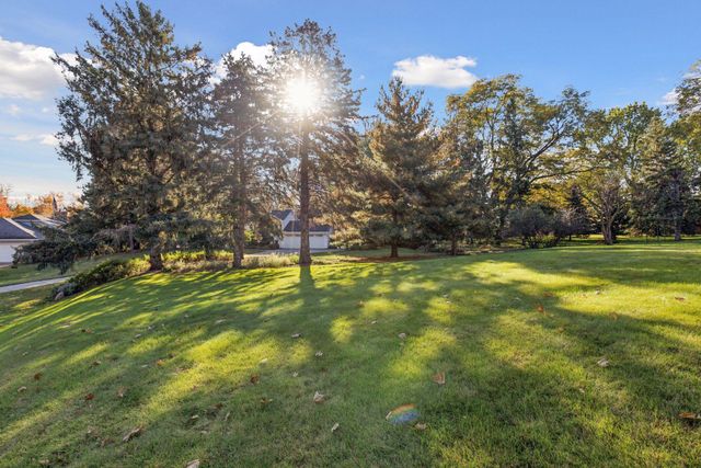 3228 Victoria Street N, Shoreview, MN 55126