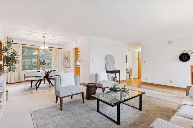 3228 Victoria Street N, Shoreview, MN 55126