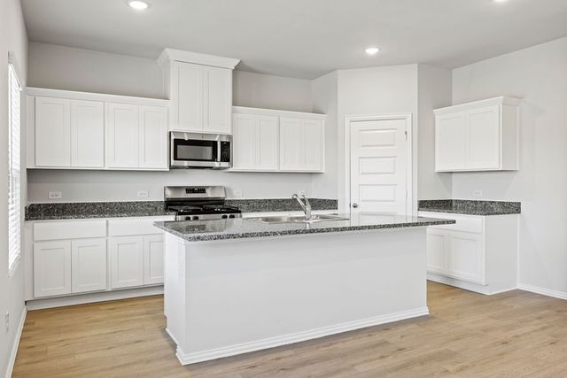 512 Meadow Run Drive, Van Alstyne, TX 75495