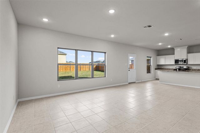 512 Meadow Run Drive, Van Alstyne, TX 75495