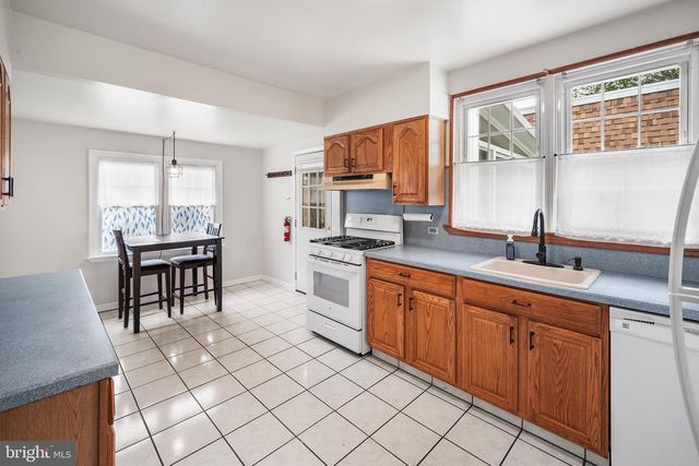 2 12TH ST, Burlington Township, NJ 08016