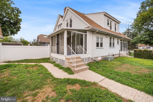 2 12TH ST, Burlington Township, NJ 08016
