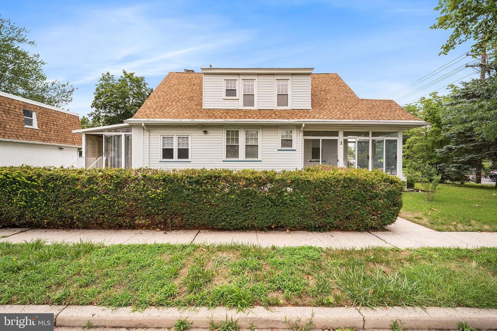 2 12TH ST, Burlington Township, NJ 08016