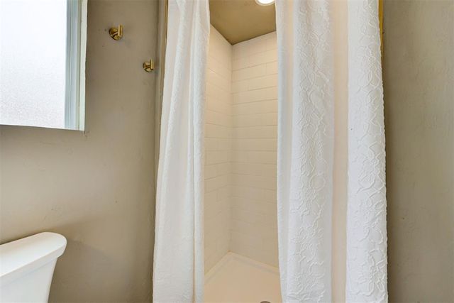414 E Perkins Avenue, Guthrie, OK 73044
