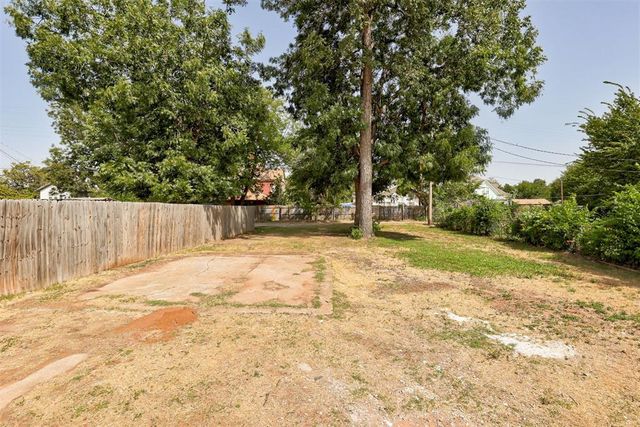 414 E Perkins Avenue, Guthrie, OK 73044