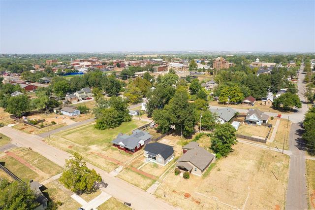 414 E Perkins Avenue, Guthrie, OK 73044