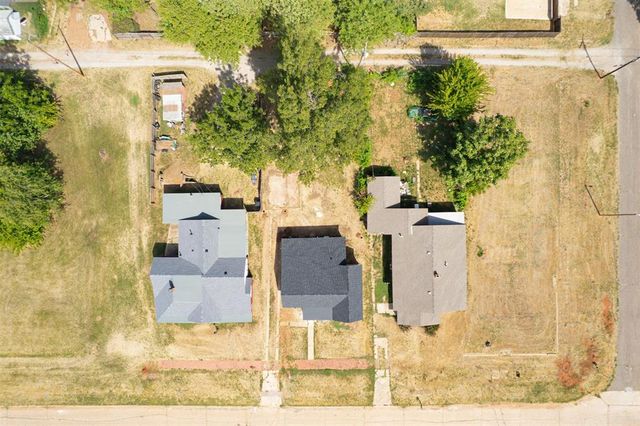 414 E Perkins Avenue, Guthrie, OK 73044