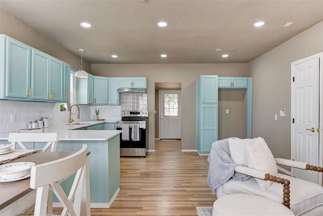 414 E Perkins Avenue, Guthrie, OK 73044