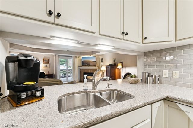 8615 Scenicview Drive, Broadview Heights, OH 44147