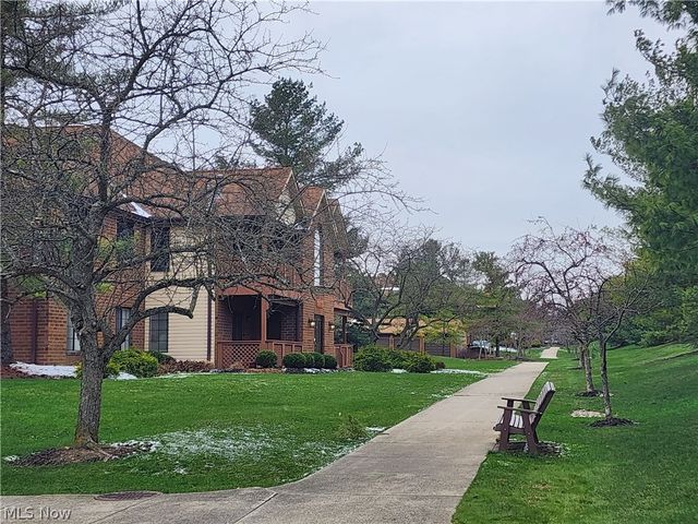 8615 Scenicview Drive, Broadview Heights, OH 44147