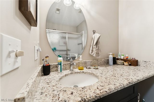 8615 Scenicview Drive, Broadview Heights, OH 44147