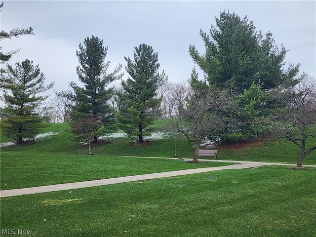 8615 Scenicview Drive, Broadview Heights, OH 44147