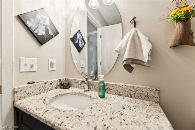 8615 Scenicview Drive, Broadview Heights, OH 44147