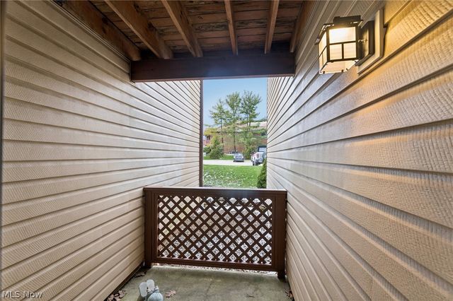 8615 Scenicview Drive, Broadview Heights, OH 44147