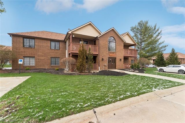 8615 Scenicview Drive, Broadview Heights, OH 44147