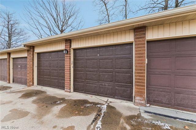 8615 Scenicview Drive, Broadview Heights, OH 44147