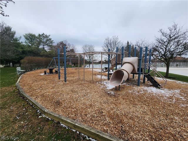 8615 Scenicview Drive, Broadview Heights, OH 44147