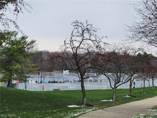 8615 Scenicview Drive, Broadview Heights, OH 44147