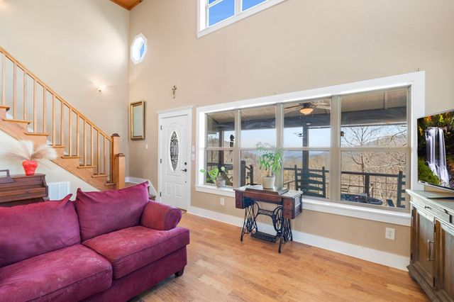 961 S Brooks Cove Road S, Hayesville, NC 28904