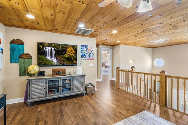 961 S Brooks Cove Road S, Hayesville, NC 28904