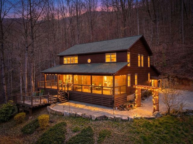 961 S Brooks Cove Road S, Hayesville, NC 28904