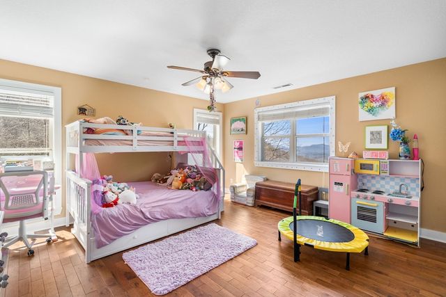 961 S Brooks Cove Road S, Hayesville, NC 28904