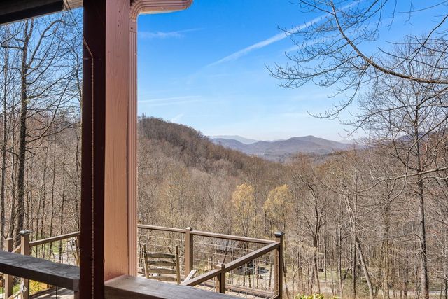 961 S Brooks Cove Road S, Hayesville, NC 28904