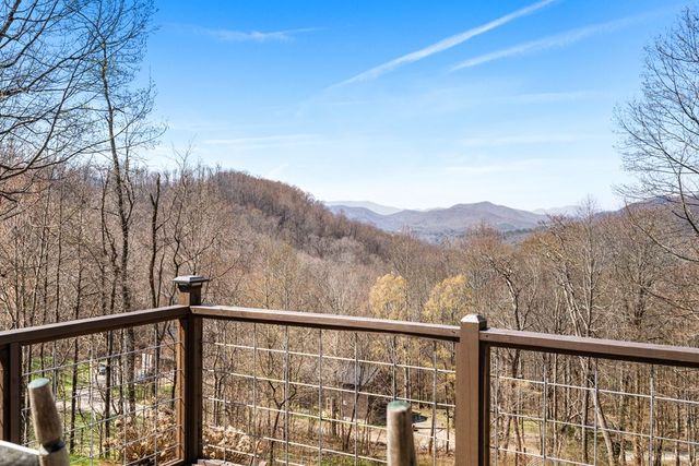 961 S Brooks Cove Road S, Hayesville, NC 28904