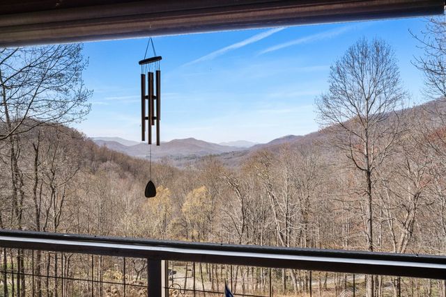 961 S Brooks Cove Road S, Hayesville, NC 28904