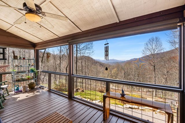 961 S Brooks Cove Road S, Hayesville, NC 28904
