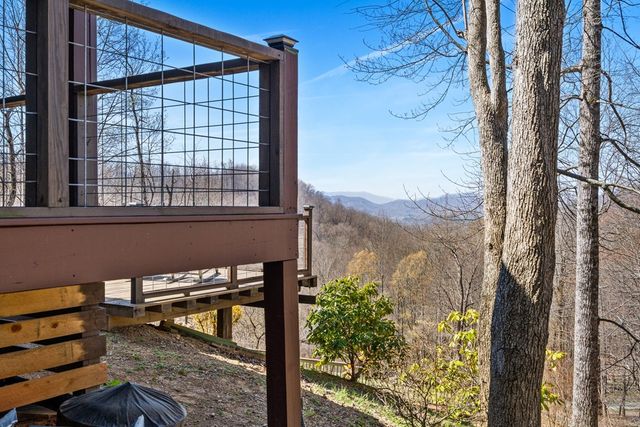 961 S Brooks Cove Road S, Hayesville, NC 28904