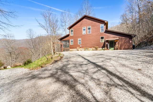 961 S Brooks Cove Road S, Hayesville, NC 28904