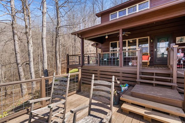 961 S Brooks Cove Road S, Hayesville, NC 28904