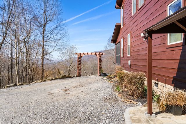 961 S Brooks Cove Road S, Hayesville, NC 28904
