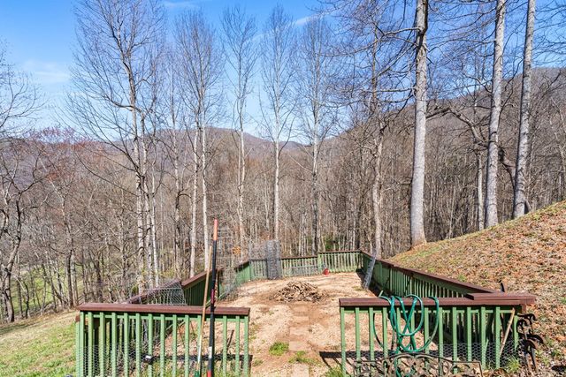 961 S Brooks Cove Road S, Hayesville, NC 28904