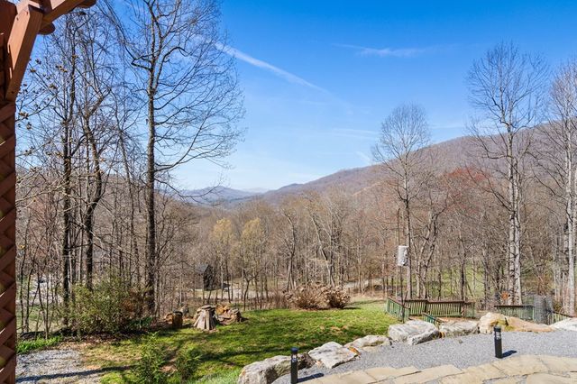 961 S Brooks Cove Road S, Hayesville, NC 28904