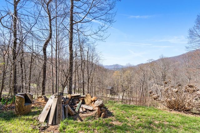 961 S Brooks Cove Road S, Hayesville, NC 28904