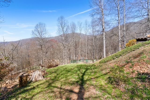 961 S Brooks Cove Road S, Hayesville, NC 28904