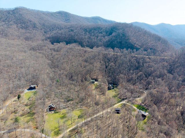 961 S Brooks Cove Road S, Hayesville, NC 28904