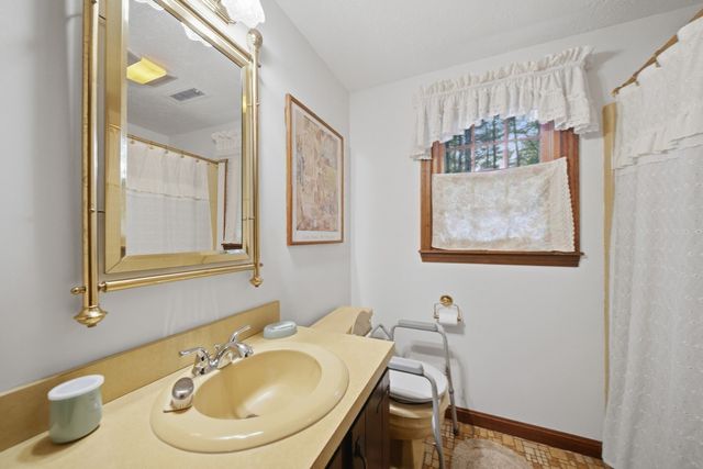 15 East St 17A, Pepperell, MA 01463