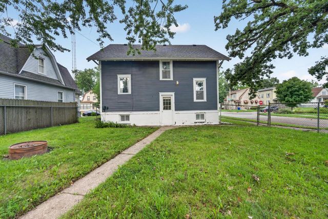 6903 27th AVENUE, Kenosha, WI 53143