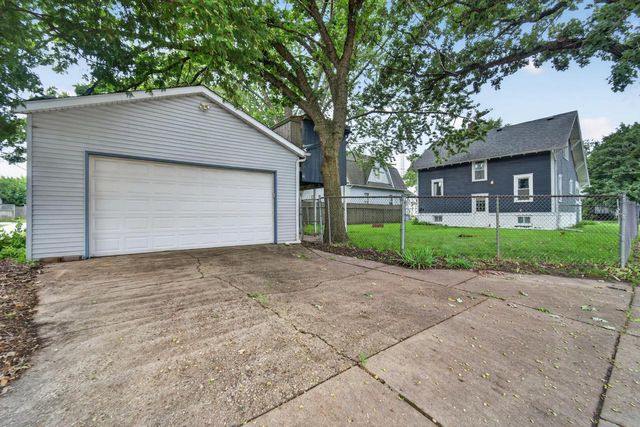 6903 27th AVENUE, Kenosha, WI 53143
